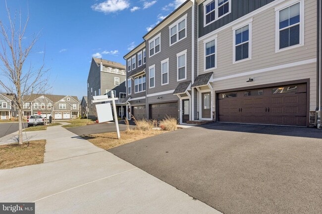 Photo - 1697 Beech Leaf St