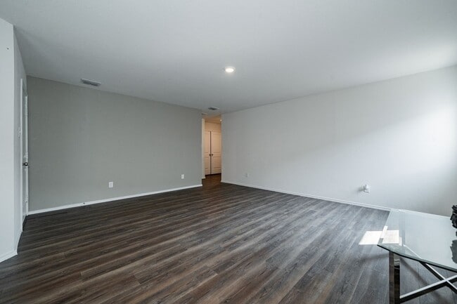 Photo - 1822 Barrie Wy