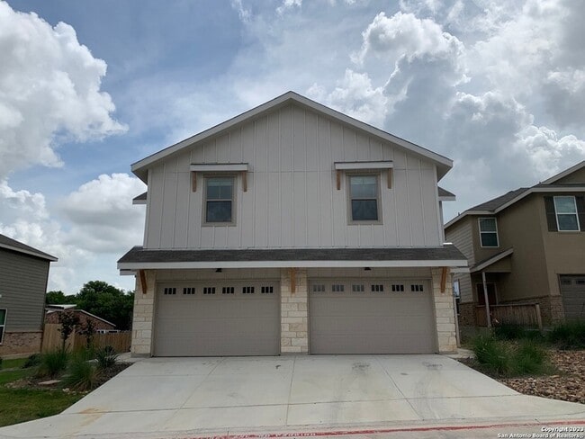 Photo - 333 Untermaier St