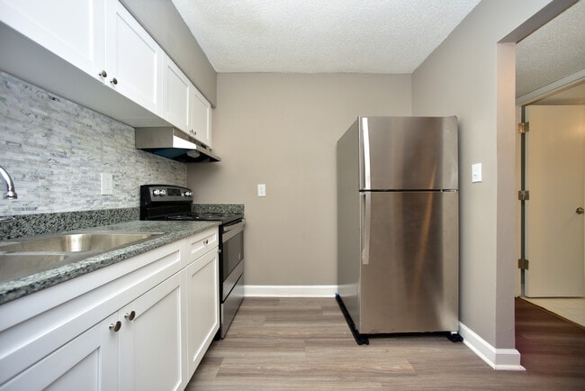 Photo - Whispering Pines Apartments