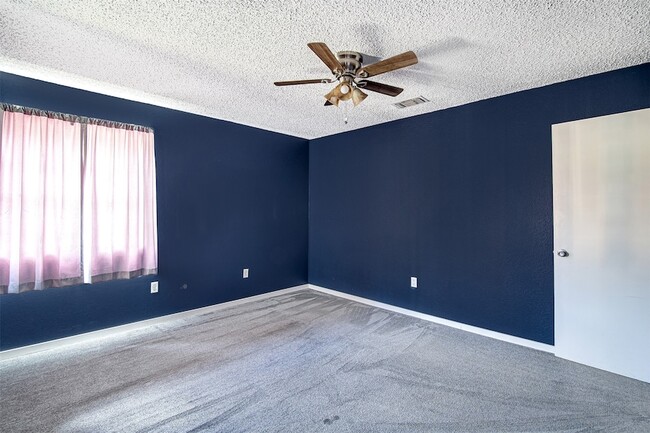 Photo - 601 St Charles Dr