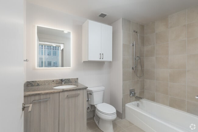 2BR, 2BA - 1,075SF - Bathroom - 505