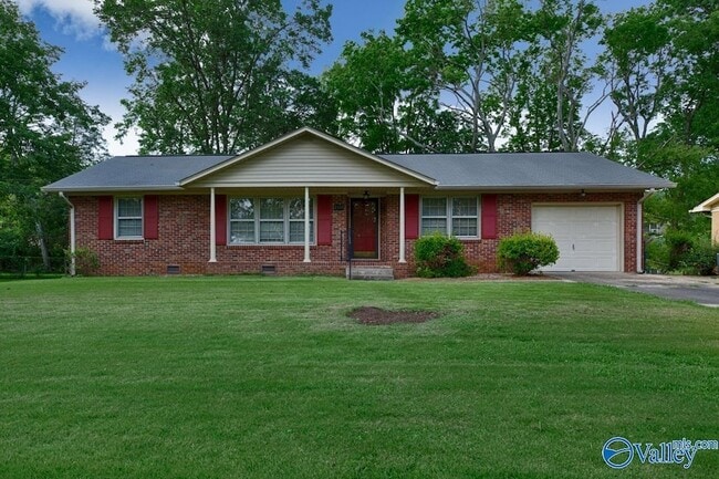 Building Photo - 2320 Rodgers Dr NE