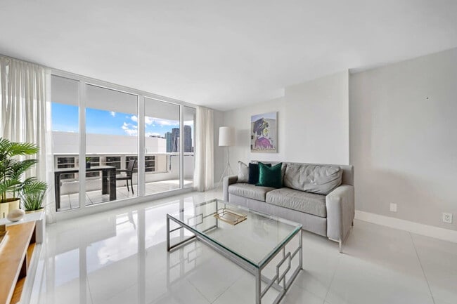 Building Photo - 1717 N Bayshore Dr Unit ID1054111P