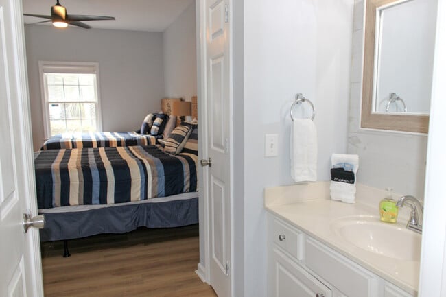 Photo - 125 Royal Poste Rd Unit SI ID1322118P