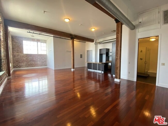 Photo - 652 Mateo St