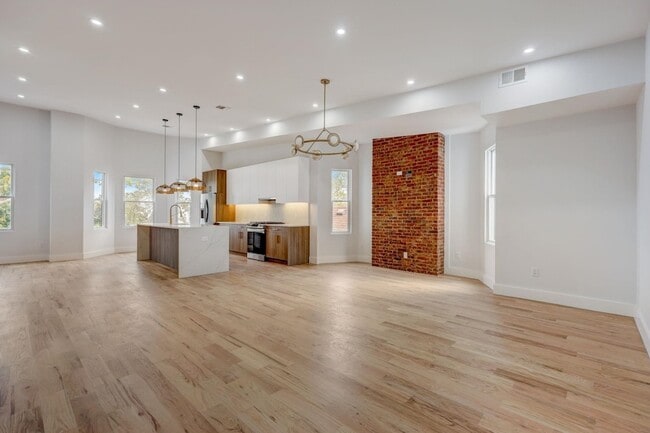Building Photo - 45 Booraem Ave Unit 3