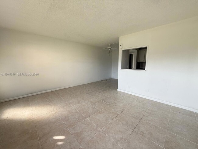 Building Photo - 210 Canterbury J Unit 2100