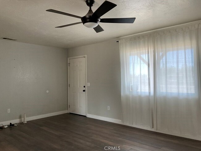 Photo - 17965 Live Oak St