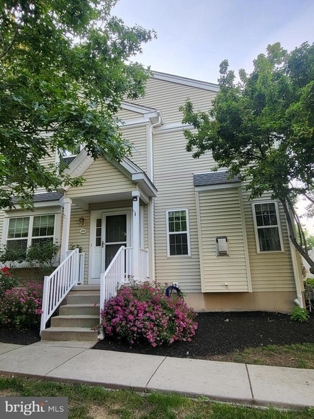 Building Photo - 284 Flagstone Rd