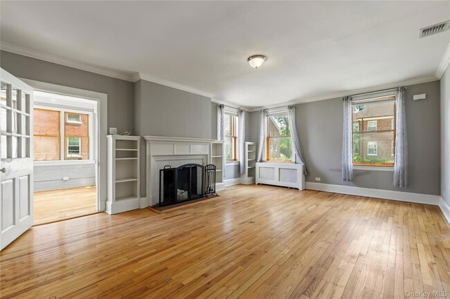 Photo - 315 Ellington Ave E