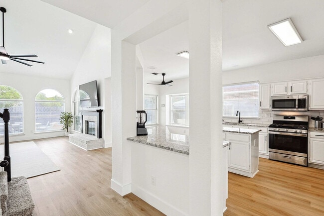 Building Photo - 806 Longleaf Dr Unit SI ID1580525P