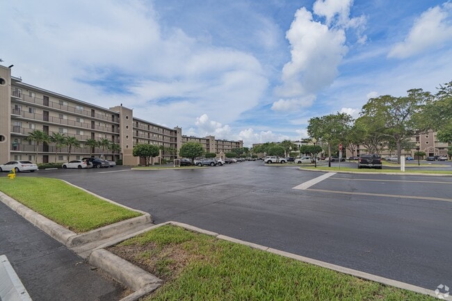 Building Photo - Legacy Lake Vista