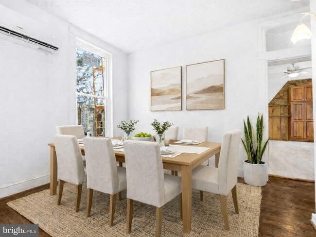 Photo - 3110 Main St