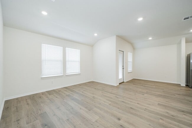 Photo - 2139 Thornton Dr