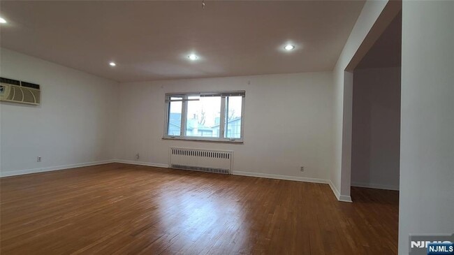 Photo - 2152 South St
