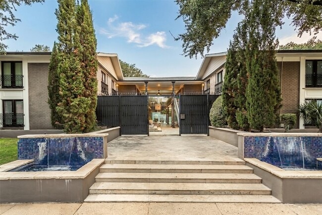 Building Photo - 10205 Regal Oaks Dr Unit 123