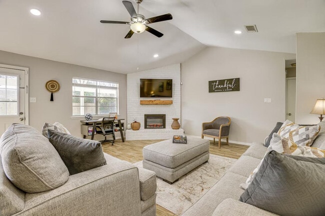 Building Photo - 8020 Botany Ln Unit SI ID1385699P