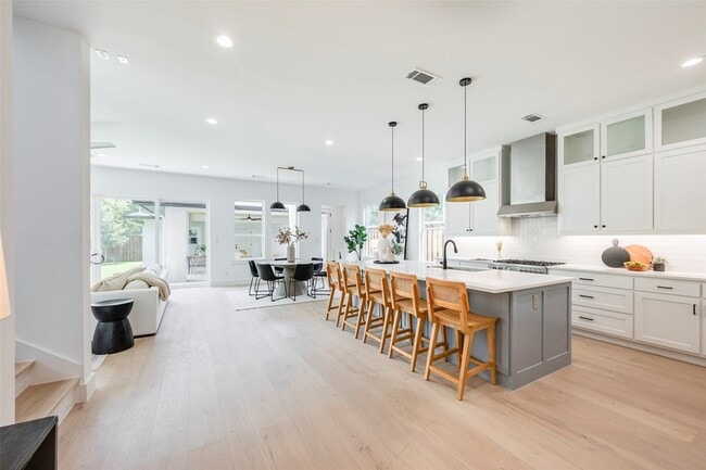 Photo - 5710 Vanderbilt Ave