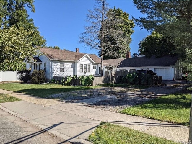 Photo - 1105 Bellmore Rd