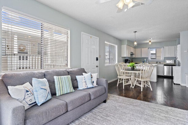 Building Photo - 25925 Canal Rd Unit ID1340104P