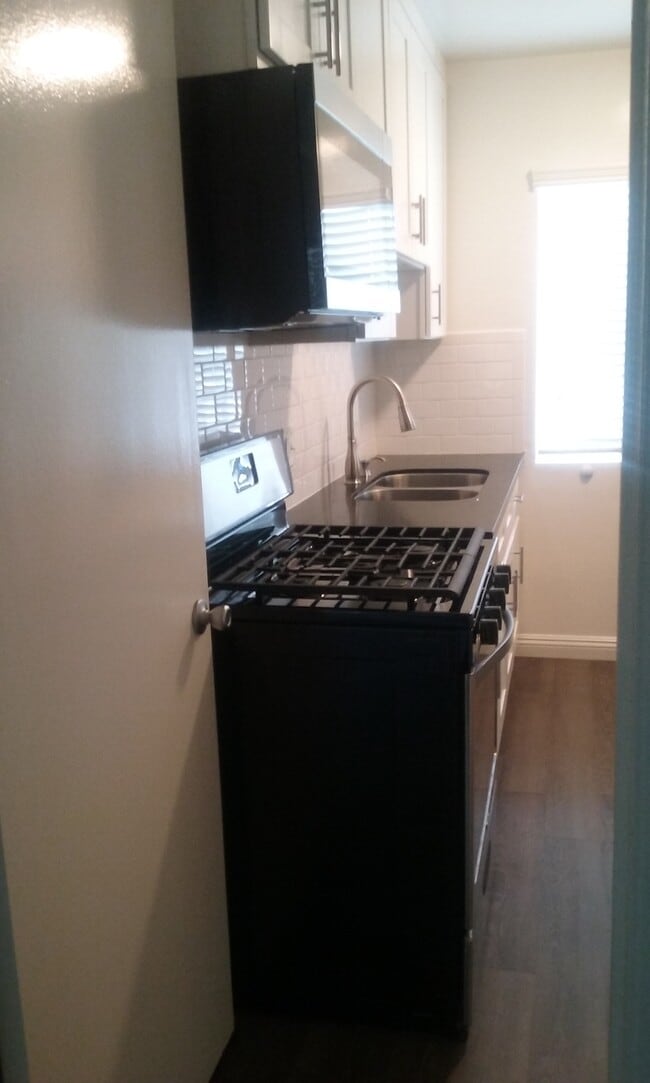 Photo - 3293 Cahuenga Blvd W