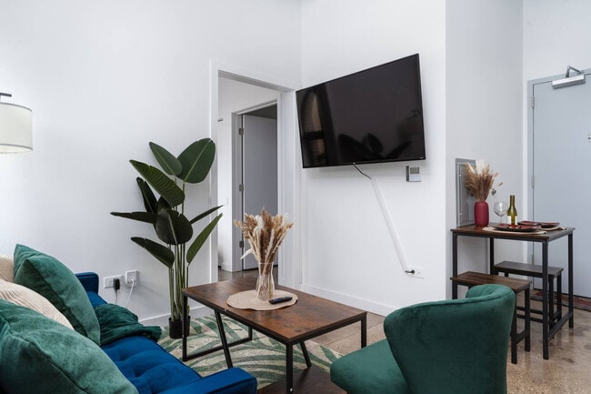 Building Photo - 1049 W Lawrence Ave Unit ID1058520P