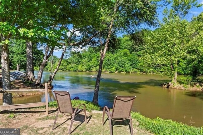 Building Photo - 1028 Riverbend Club Dr SE