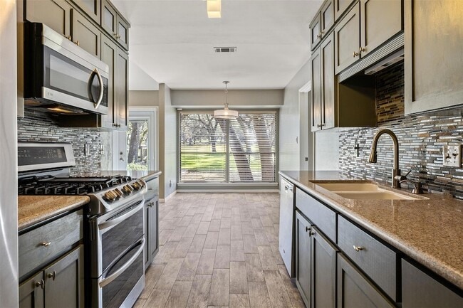 Photo - 25 Woodcreek Dr