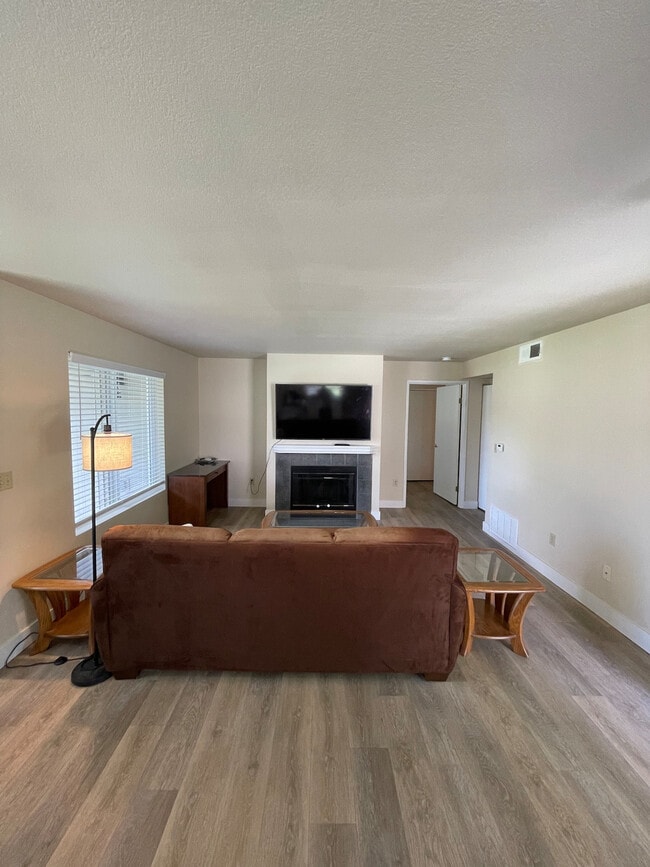 Building Photo - 604 N Columbia Center Blvd Unit SI ID1324047P
