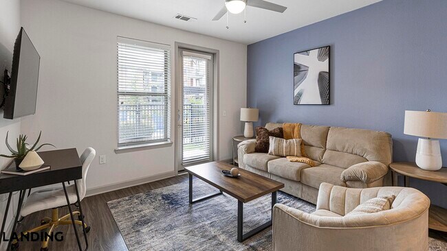 Photo - 2800 NE Green Oaks Blvd Unit 1106