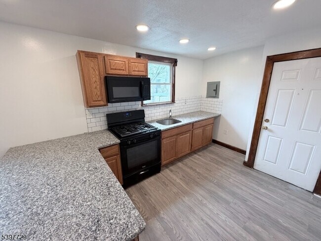 Photo - 475 Clinton Ave Unit 3