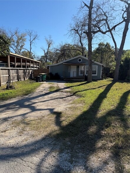 Building Photo - 323 Reppert St