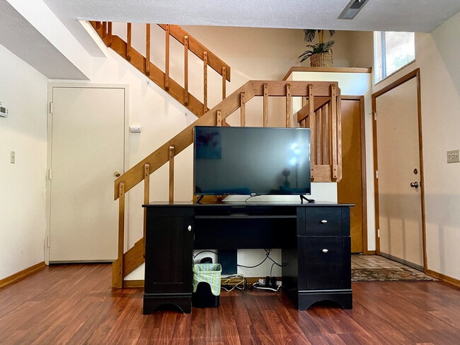 Photo - 1469 Rydalmount Rd Unit ID1061219P