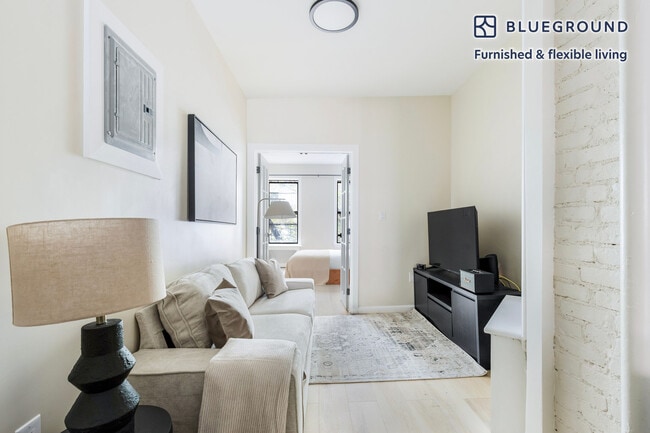 Building Photo - 251 W 18th St Unit FL3-ID2060