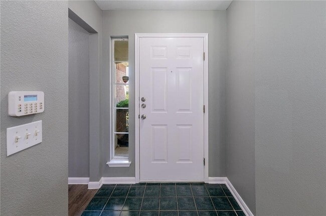 Photo - 1000 Honeysuckle Dr