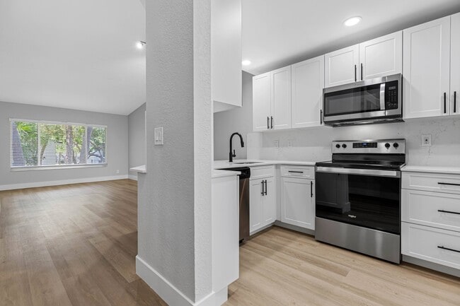 Photo - Lakepointe at Jacaranda