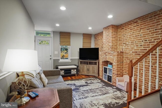 Photo - 1421 Race St