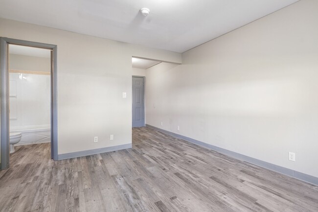 Photo - Saluki Apartments