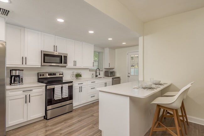 Photo - 206 W Warren Ave Unit ID1053150P