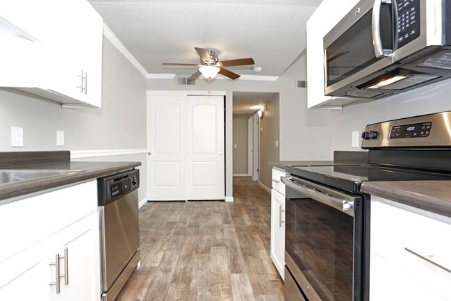 Building Photo - Plum Tree Apartment Homes