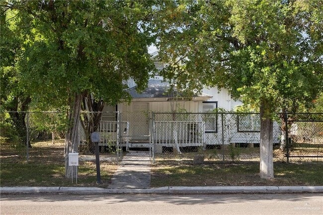Photo - 221 W 14th St