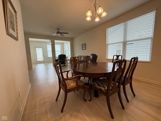 Photo - 4879 Larkspur Dr