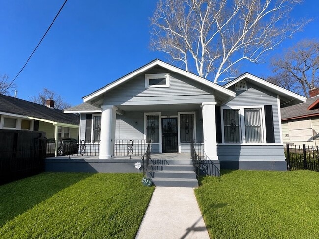 Building Photo - 1075 Kney St