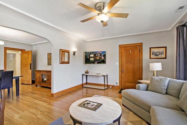 Photo - 915 W Pacific Ave Unit ID1265537P