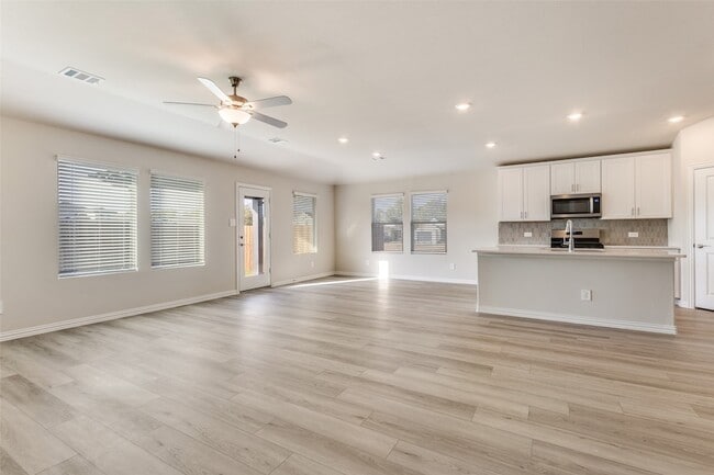 Photo - 203 Whitlow Dr