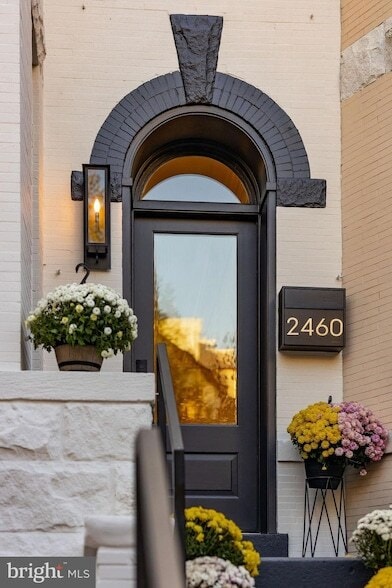 Photo - 2460 Ontario Rd NW