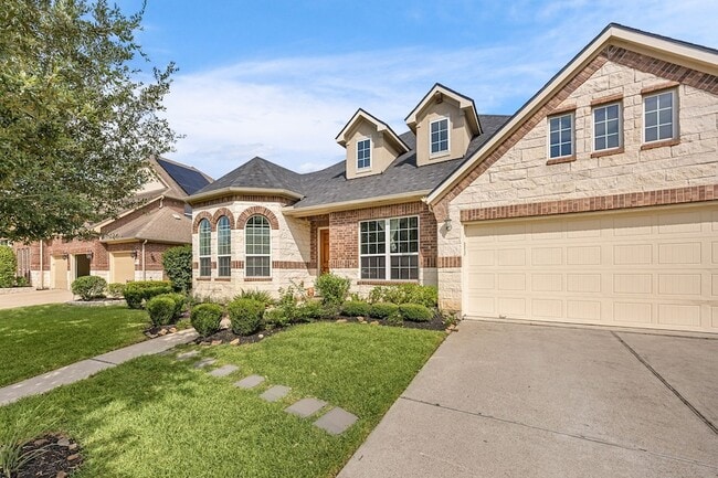 Building Photo - 25819 Oakwood Knoll Dr
