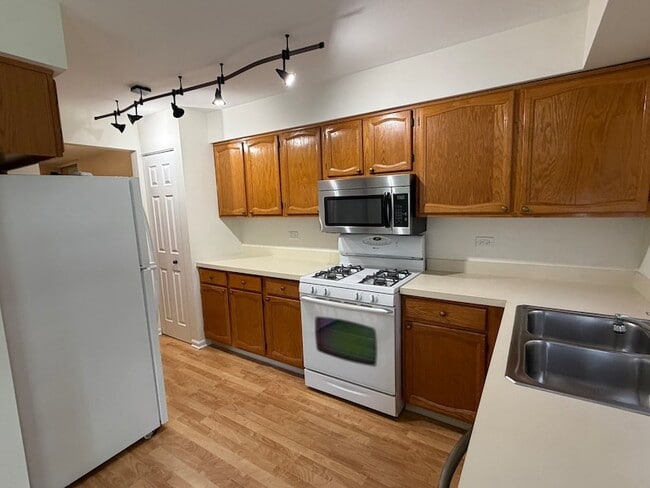 Photo - 986 West Ct