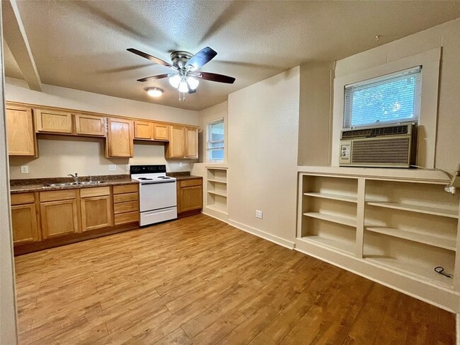 Photo - 301 Amarillo St